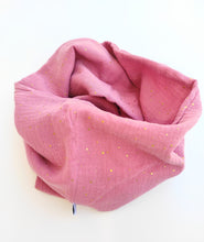Cargar imagen en el visor de la galería, Foulard muselina rosa moteada merakiheartmade

